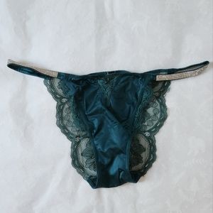 π₯πNWT Victoria's secret bombshell shine strap Cheeky panties Medium green